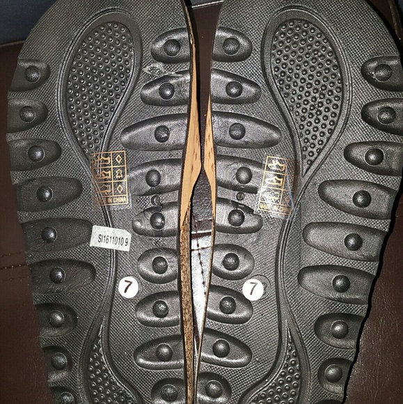 Sandals - Picture 3 of 3